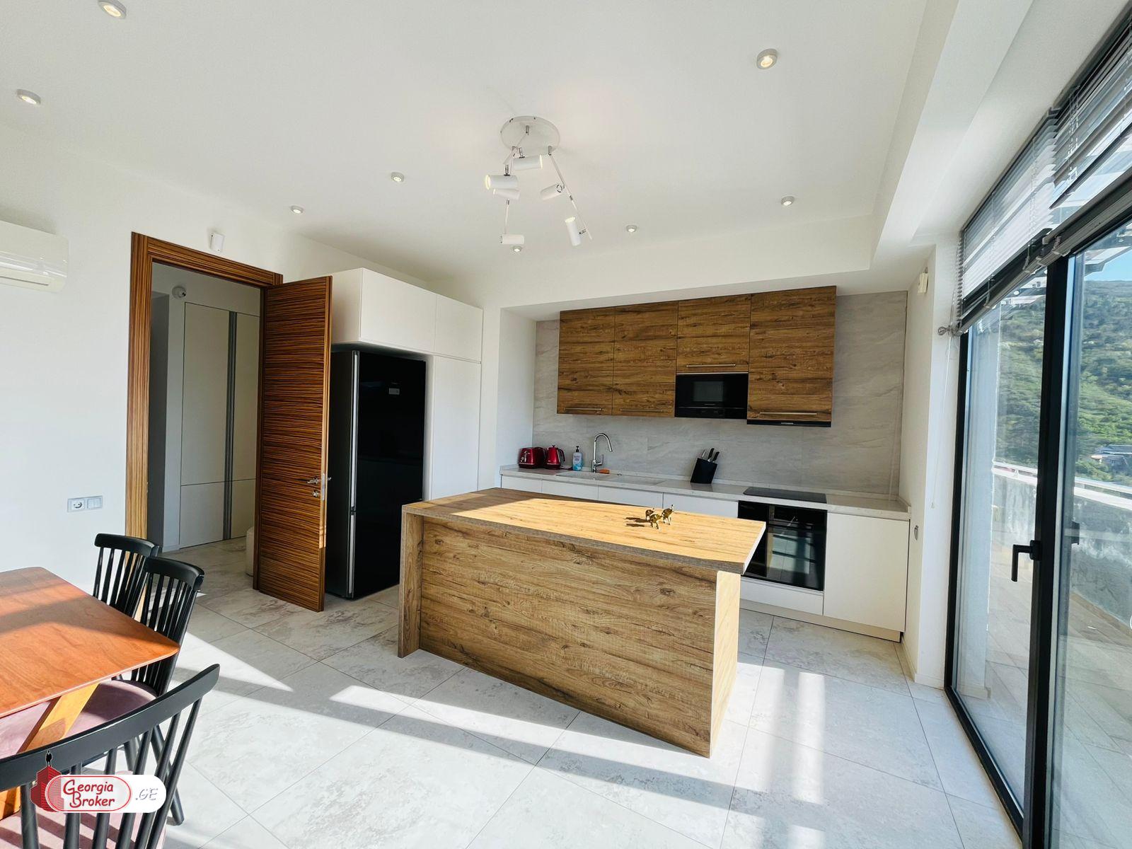 продается квартира с новым ремонтом 6-комнат